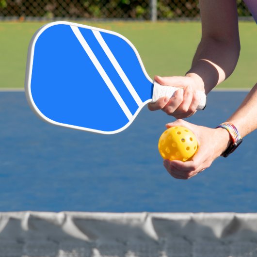 Modern Helder Blauw Rood Slank Wit Racing Stripes Pickleball Paddle (Insitu)