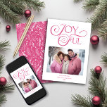 Modern Helder Roze Vrolijke Kerstmisfoto Feestdagenkaart<br><div class="desc">Modern Helder Roze en Wit Vreugdevolle Kerst Vakantie Fotokaarten met een trendy typografie en een rustiek,  maar modern patroon van den en winter groen op stijlvol roze en wit. Neem contact met ons op via cedarandstring@gmail.com als u hulp nodig hebt bij het ontwerp of de bijbehorende producten.</div>