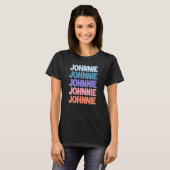 Modern Herhaalde Tekst Johnnie T-shirt (Voorkant volledig)