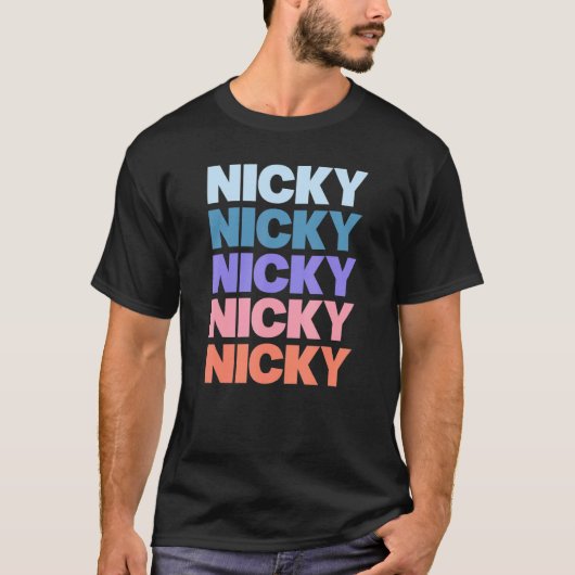 Modern Herhaalde Tekst Nicky T-shirt (Voorkant)