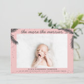 Modern Hoe meer de Merrier Gir Geboorteaankondigin Feestdagenkaart (Staand voorkant)