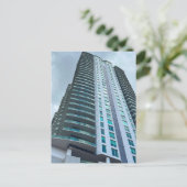 Modern hoogbouw gebouw briefkaart (Staand voorkant)