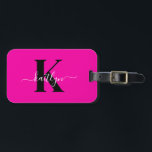 Modern Hot Pink Black Script Monogram Bagagelabel<br><div class="desc">Dit eenvoudige, elegante hot pink bagagelabel met je voornaam in een trendy script lettertype in het wit getypt over je eerste initiaal in een modern petten lettertype in het zwart aan de ene kant en een slide in kaart voor jouw naam, adres en telefoonnummer aan de andere kant zou er...</div>