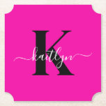 Modern Hot Pink Black Script Monogram Kartonnen Onderzetters<br><div class="desc">Deze eenvoudige, elegante, roze papieren onderzetters met je voornaam in een trendy schrift in wit, getypt over je eerste initiaal in een modern petten lettertype in zwart, zijn ideaal om je tafels en tellers vrij te houden van waterringen. Ze absorberen druppels, zodat u zich geen zorgen hoeft te maken wanneer...</div>