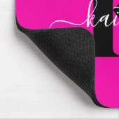 Modern Hot Pink Black Script Monogram Muismat (Hoek)