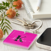 Modern Hot Pink Black Script Monogram Sleutelhanger (Voorkant Rechts)