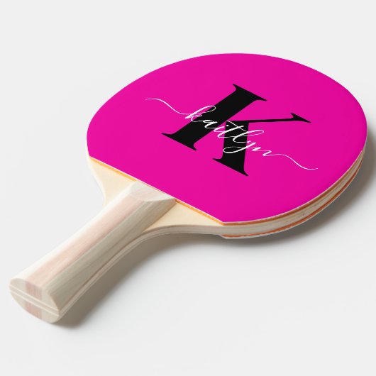 Modern Hot Pink Black Script Monogram Tafeltennisbatje (Voorkant Gekanteld)