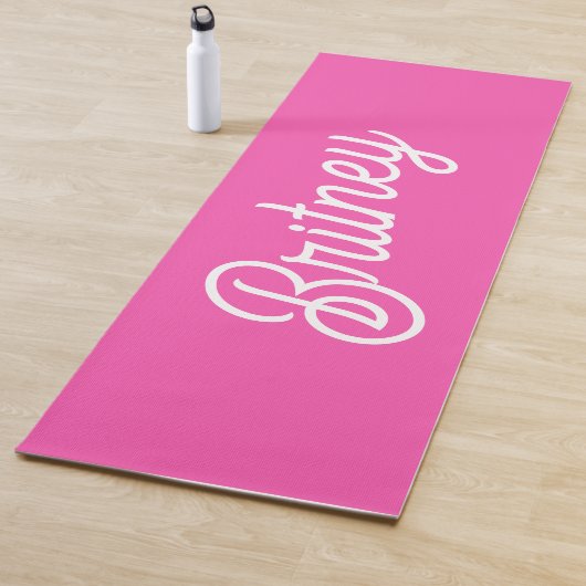 Modern Hot Pink gepersonaliseerd monogram en naam Yogamat (In situ)