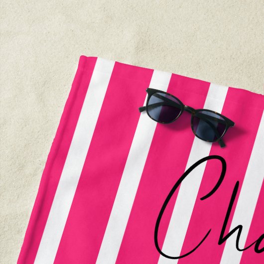 Modern Hot Pink gepersonaliseerd Strandlaken (In situ)