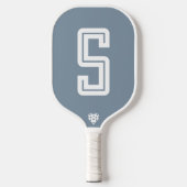 Modern Initiaal Dusty Blue Pickleball Paddle (Voorkant)