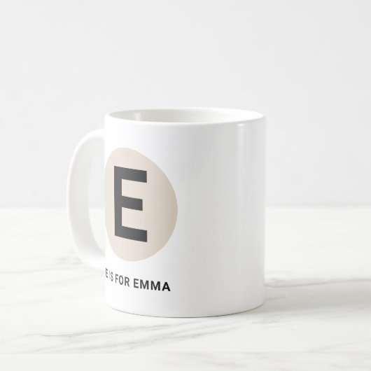 Modern Initial Mug – “E is for [Name]” Design Koffiemok (Voorkant links)