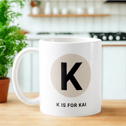 Modern Initial Mug – “K is for [Name]” Design Koffiemok