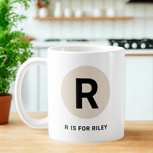 Modern Initial Mug – “R is for [Name]” Design Koffiemok
