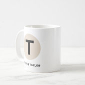 Modern Initial Mug – “T is for [Name]” Design Koffiemok (Voorkant links)