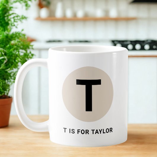 Modern Initial Mug – “T is for [Name]” Design Koffiemok