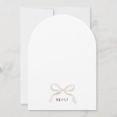 Modern Ivoor Beige Bow Monogram Boog Wedding Kaart (Achterkant)