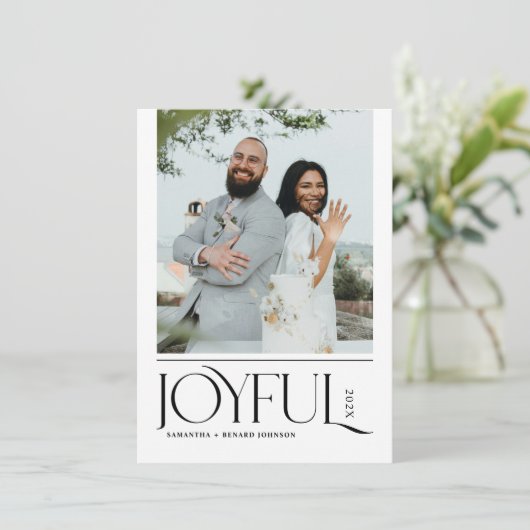 Modern Joyful Married Newlywed Merry Christmas Feestdagenkaart (Staand voorkant)