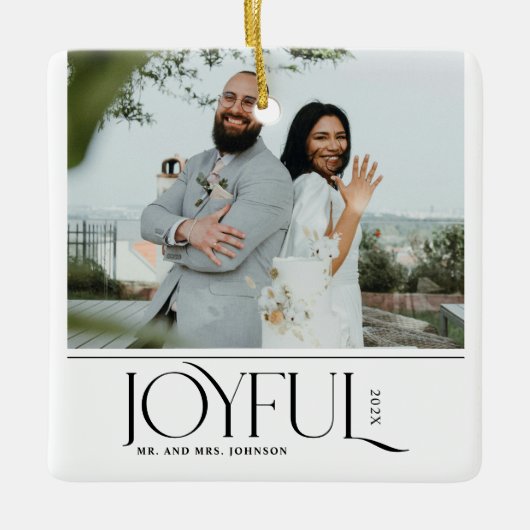 Modern Joyful Married Newlywed Merry Christmas Keramisch Ornament (Voorkant)