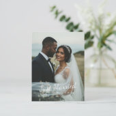 Modern Just Married Wedding Photo Announcement Briefkaart (Staand voorkant)