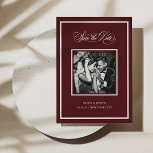 Modern kader Bordeaux met kalligrafie en foto Save The Date
