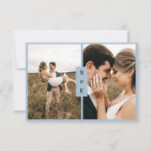 Modern kalligrafiescript Dusty Blue Fotobruiloft RSVP Kaartje (Achterkant)