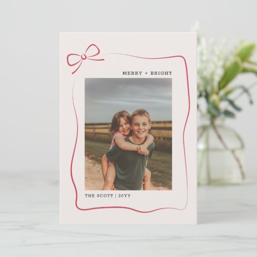 Modern Kids Red Bow Family Photo Christmas Feestdagenkaart (Staand voorkant)