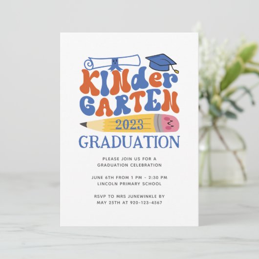 Modern Kindergarten Klasse Afstuderen Uitnodiging (Staand voorkant)