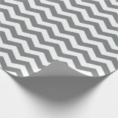 Modern, klassiek, elegant grijs wit chevron cadeaupapier (Hoek)