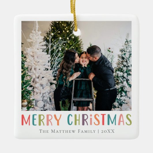 Modern & kleurrijk Vrolijk Kerstfeest Familiefoto Keramisch Ornament (Voorkant)