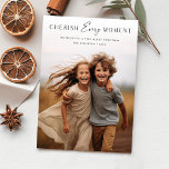 Modern Koester Elk Moment Kinder Familie Kerstmis Kaart<br><div class="desc">Introductie van onze "Modern Cherish Every Moment Kinder Family Christmas Kaart" - een heerlijke manier om het vakantieseizoen te omarmen met uw geliefden. Deze familie kerstkaarten zijn ontworpen om de essentie van het seizoen vast te leggen, terwijl het belang van familiebanden wordt benadrukt en elk moment samen wordt gekoesterd. Met...</div>