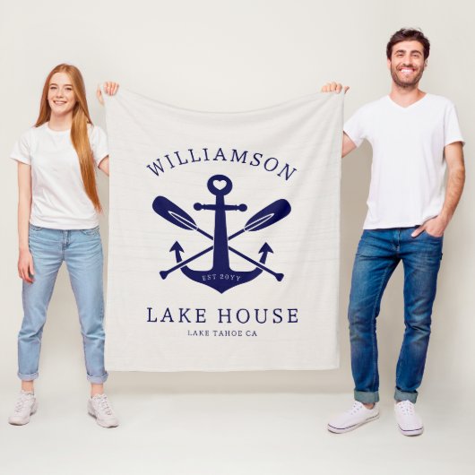 Modern Lake House familienaam nautisch | marinebla Fleece Deken (In situ)