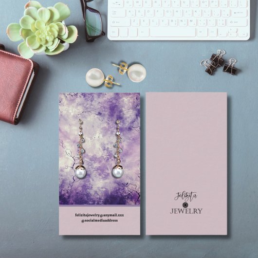 Modern Lavender Colored Earring Display Visitekaartje