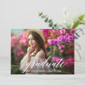 Modern legant kalligrafiescript Afstuderen Foto Aankondiging (Staand voorkant)