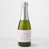 Modern legant Script Lavender Wedding Sparkling Wijnetiket (Voorkant)
