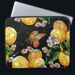 Modern Lemon Citrus Floral Butterfly Pattern Laptop Sleeve<br><div class="desc">Dit moderne ontwerp is voorzien van een patroon op citroenen met bloemen en vlinders #lemon #citrus #butterflies #electronics #laptopcases #laptop #laptopsleeves #kantoor #school #home #work #gift #gifts #trendy #fashionable #style #stylish #trending</div>