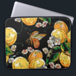 Modern Lemon Citrus Floral Butterfly Pattern Laptop Sleeve<br><div class="desc">Dit moderne ontwerp is voorzien van een patroon op citroenen met bloemen en vlinders #lemon #citrus #butterflies #electronics #laptopcases #laptop #laptopsleeves #kantoor #school #home #work #gift #gifts #trendy #fashionable #style #stylish #trending</div>