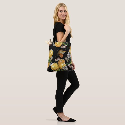 Modern Lemon Citrus Floral Butterfly Pattern Tote Bag (Op model)