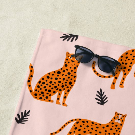 Modern Leopard Beach Towel Strandlaken (In situ)