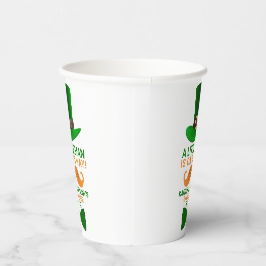 Modern Leprechaun St. Patrick's Day Baby shower Papieren Bekers (Rechts)