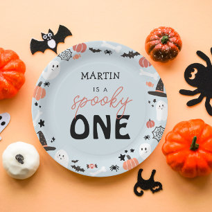 Modern Leuk Spooky Een Halloween Jongen 1e Verjaar Papieren Bordje
