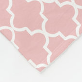 Modern licht roze en witte Marokkaanse Quatrefoil Fleece Deken (Hoek)