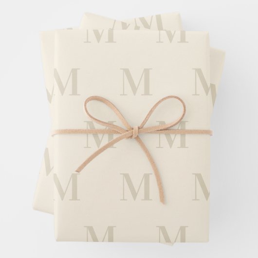 Modern lichtbeige en minimalistische monogram inpakpapier vel (In situ)