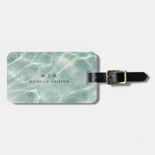 Modern Lichtblauw Calm Ocean Monogram Aangepast Bagagelabel (Voorkant horizontaal)
