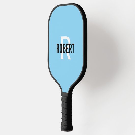 Modern lichtblauw wit monogram naam mannen pickleball paddle (Links)