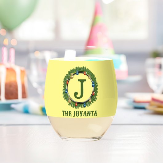 Modern lichtgeel groen monogram wijnglas zonder voet (Insitu (Verjaardag))