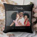 Modern Lijst | Familie is ALLES Foto Gold Kussen<br><div class="desc">Deze elegante foto werpt uw favoriete foto in een gouden lijst naast uw eigen naam en datum op zwart. Geweldig geschenk voor de feestdagen,  de Moederdag of de Valentijnse!</div>