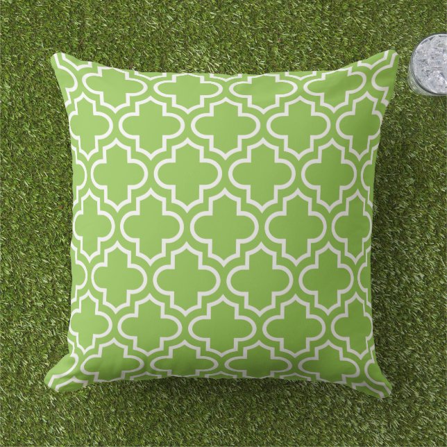 Modern Lime Green Moroccan Quatrefoil Pattern Buitenkussen (Gras)