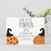 Modern Little Halloween Pumpkin Birthday Kaart (Staand voorkant)