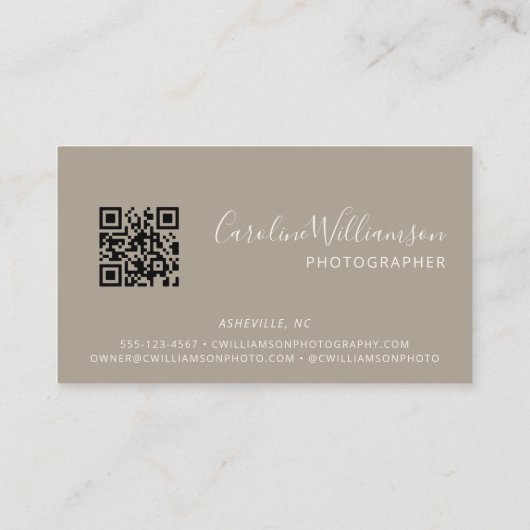 Modern Logo Boho Taupe Simple QR Code Minimalist Visitekaartje (Achterkant)