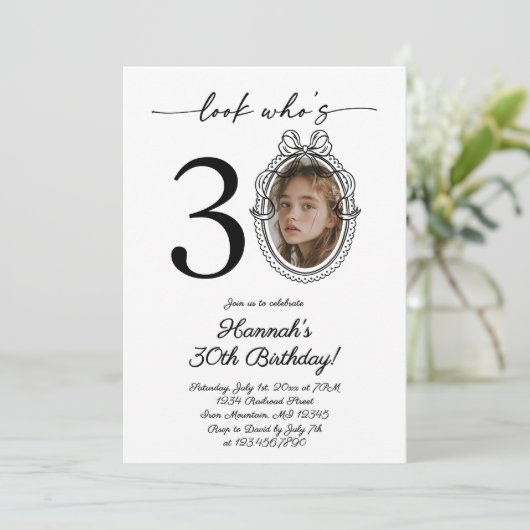 Modern Look Who's 30 foto Verjaardag voor volwasse Kaart (Staand voorkant)